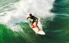 九游会j9|50次传中28射狂轰滥炸，一场围殴终成平局，卡帅蜜汁微笑引热议